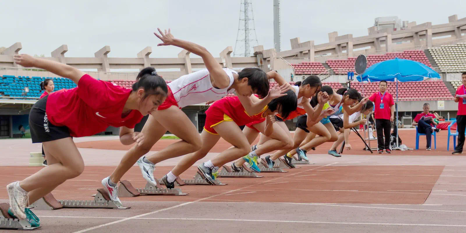 女人用什么网球拍最好看